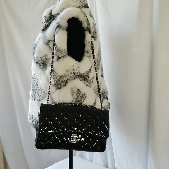 CHANEL Classic Flap Quilted Patent Bag. - Picture 7 of 16